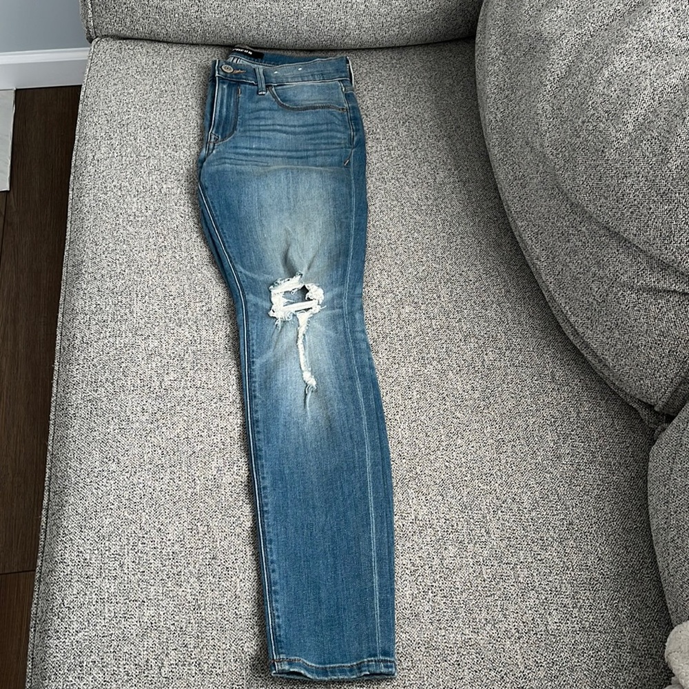 Express 4S mid rise stretch. Never worn.